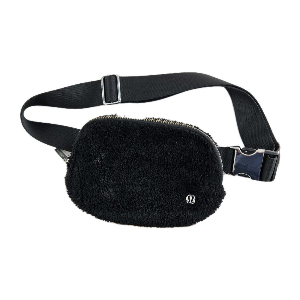 Lululemon Everywhere‎ Belt Bag Black Faux Sherpa Fleece Adjustable Strap Travel